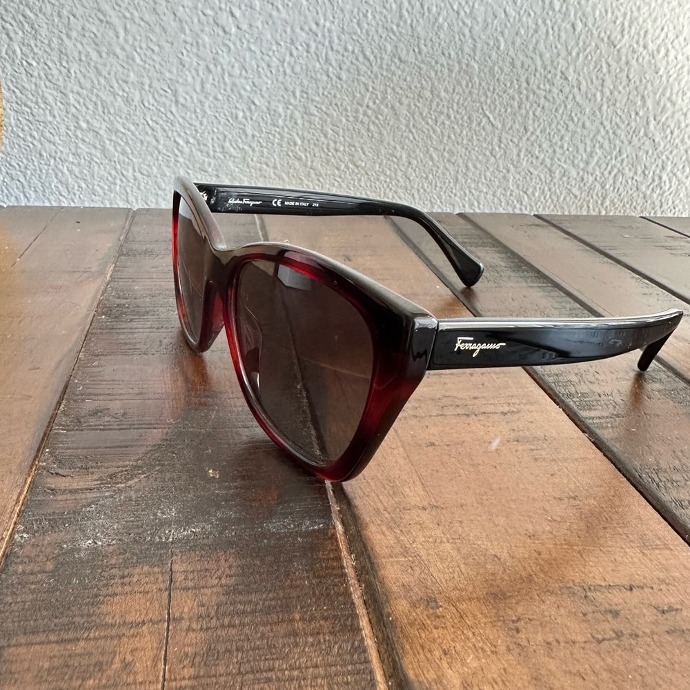 Salvatore Ferregamo womens sunglasses - Picture 6 of 7